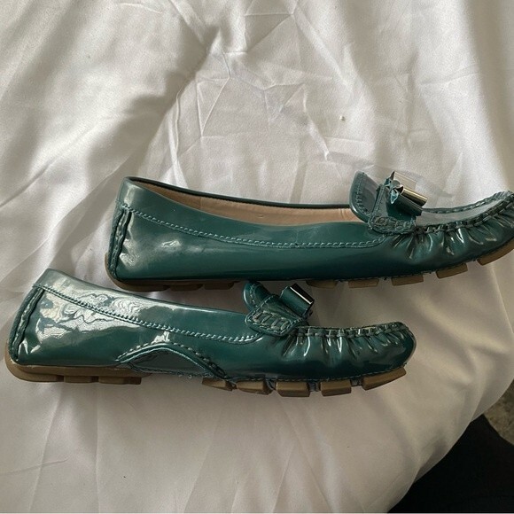 Vince Camuto Bow Tie Decor Green Patent Leather Flats Loafer Shoe Size 7M - Picture 6 of 11